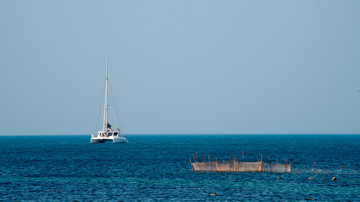 Sea sailing tours Passikudah, Sail To Sallitivu Island in Sri Lanka, Sailing Catamaran tours in Sri Lanka, Luxury sea sailing tours Sri Lanka