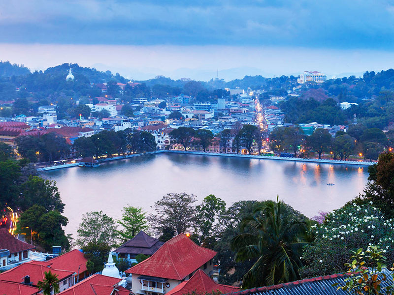 Kandy City Tour -  City Tours in Kandy, Sri Lanka - Explore Kandy town with a lady guide, Sri Lanka - Things to do in Kandy, Experiences in Kandy - Kandy Tours - Cultural Tours in Kandy