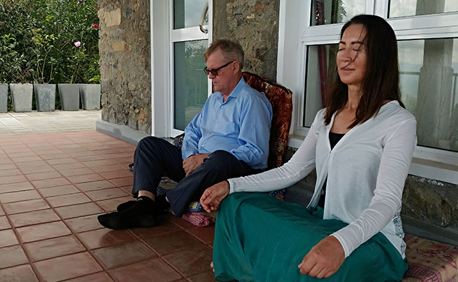 Meet with a Buddhist Monk - Bandarawela Monastery